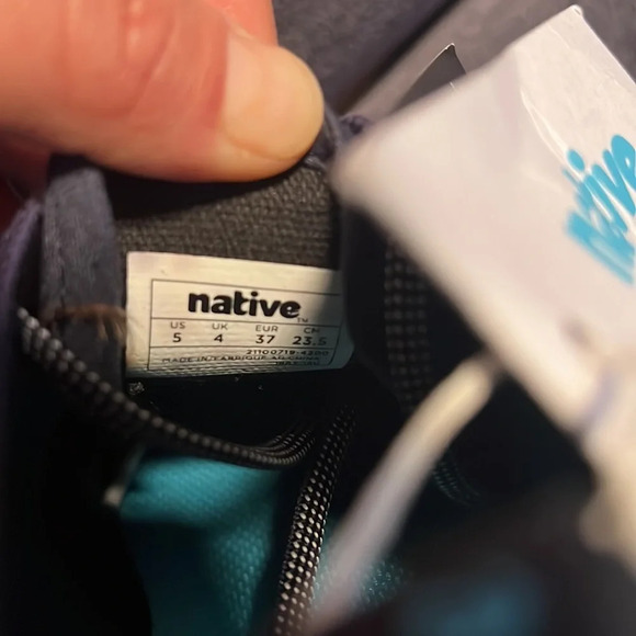 Native Unisex Jefferson Plimsoll . Size 4 - Picture 7 of 8